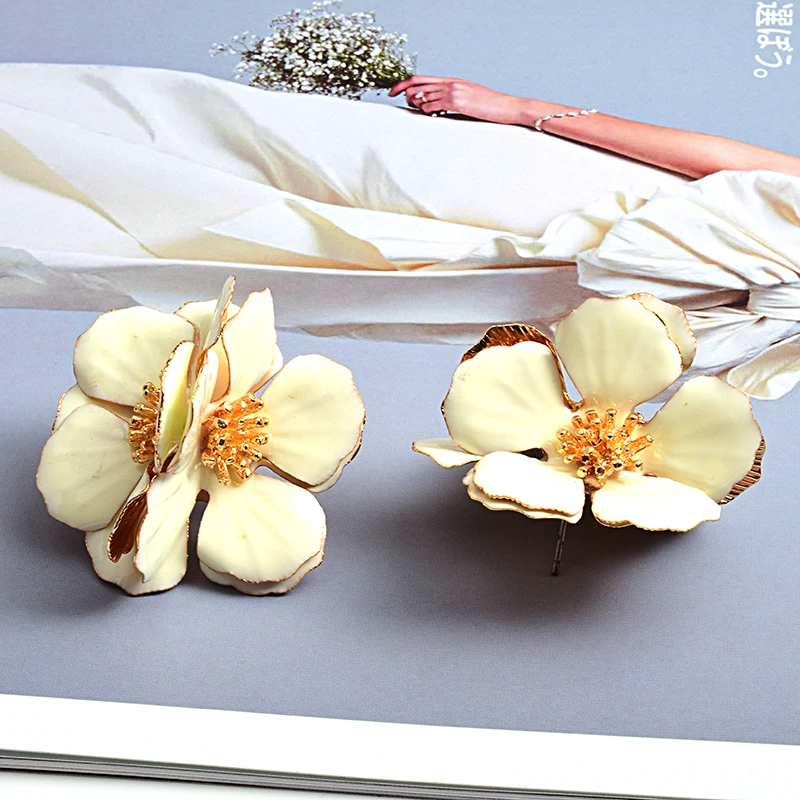 New design White metal oiled flower earrings High-quality Fashion Trend Drop Earring Fine Jewelry Accessories For Women - Image 5