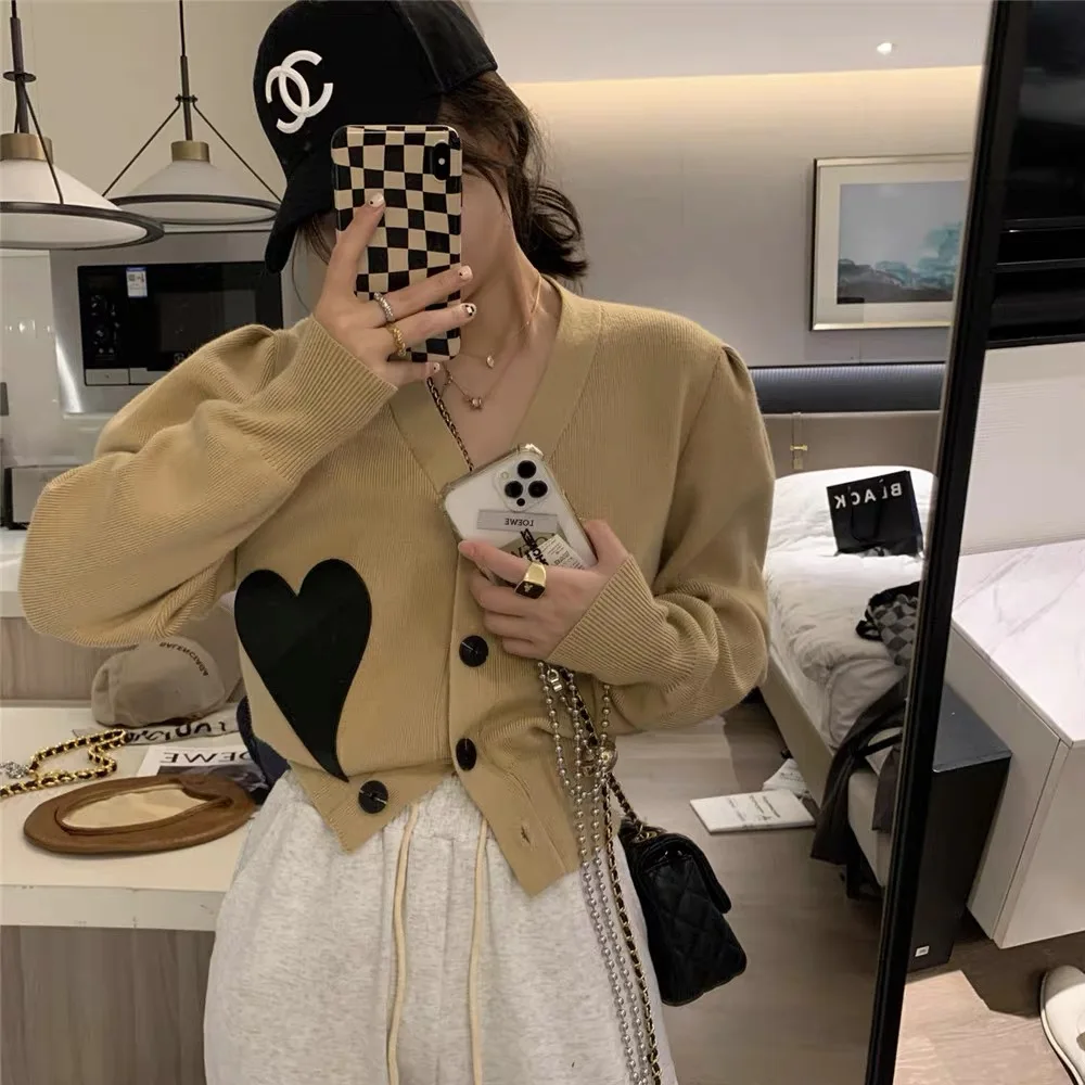 2021 Autumn Winter Women V-Neck Knit Cardigan Heart Patch Ladies Long Sleeve Single-Breasted Sweater Outwear Female Knitwear Top |