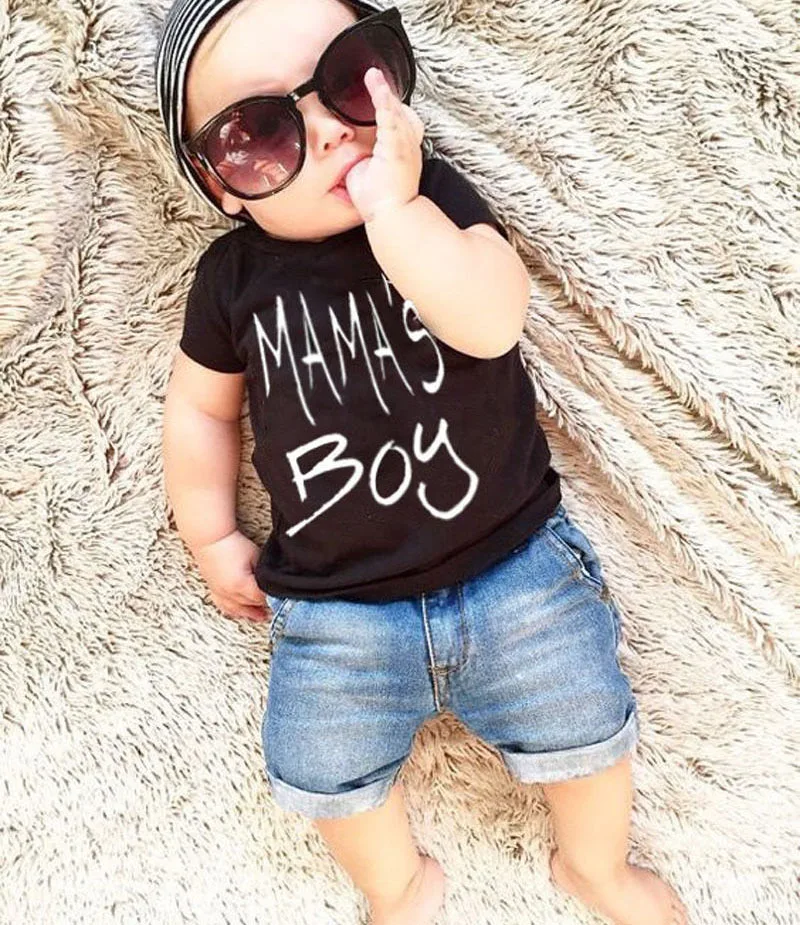 Комплект из 2 предметов, футболка с короткими рукавами и надписью «Mamas Boy» и джинсовые шорты для маленьких мальчиков, летняя одежда для мальчиков