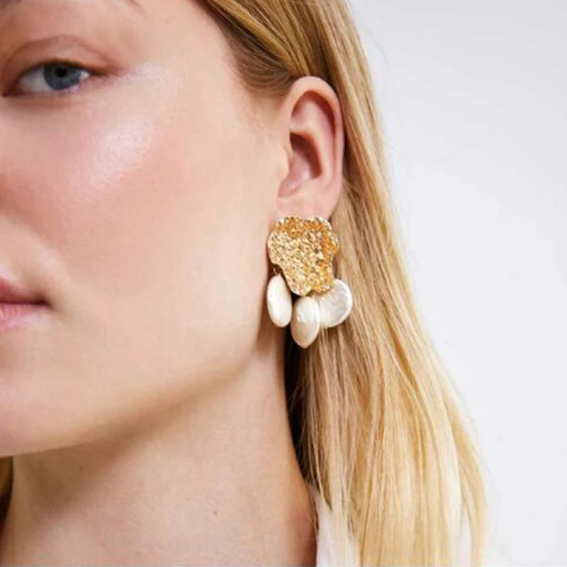 

SRCOI Korea Pearl Alloy Paw Print Shape Pearl Drop Earring Fashion Irregular Metal Imitation Pearl Pendant Earring Women Party