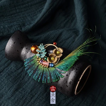 

national style with accessories temperament personality multi-purpose Brooch pressing Lapel classic peacock feather