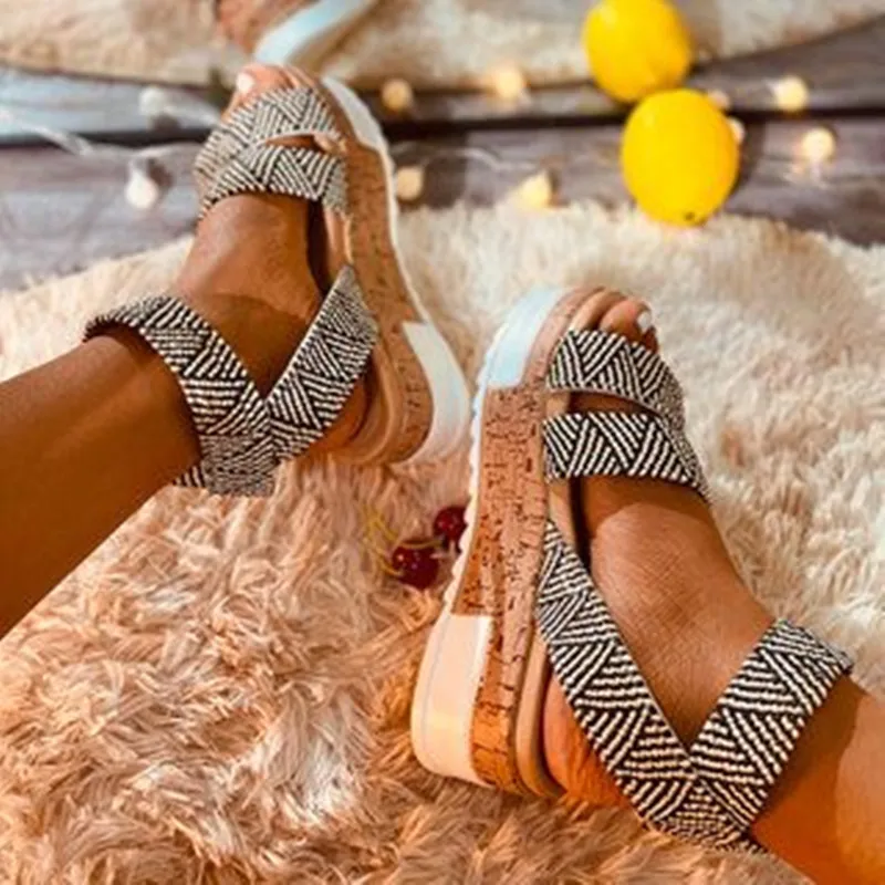 Женские сандалии гладиаторы в полоску босоножки на платформе повседневные