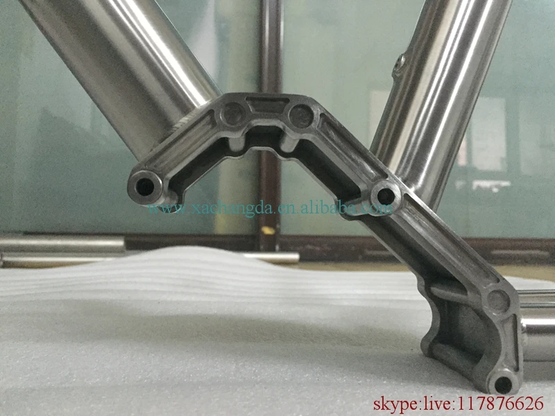 Excellent titanium fat bike frame with 44mm head tube and gearbox thru axle dropouts 7