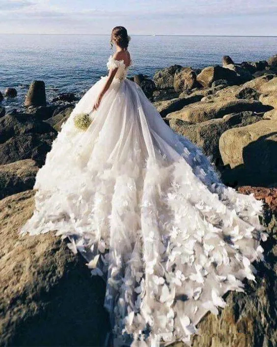 Ультра-длинным шлейфом Свадебное платье принцессы с открытыми плечами бабочка 3D цветочные кружева пляжные сандали невеста, свадебное платье vestido de n