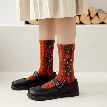 

1 Pair Of Autumn And Winter New Pattern Cotton Women's Socks Retro Small Floral Jacquard Fashion Tube Socks For Ladies