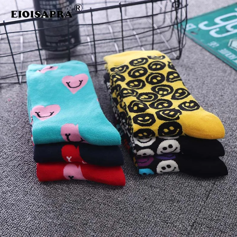 

[EIOISAPRA]Autumn/Winter Happy Smile Fashion Streets Tide Sock Hip Hop Couples Funny Sock Combed Cotton Breathable Kateboard Sox