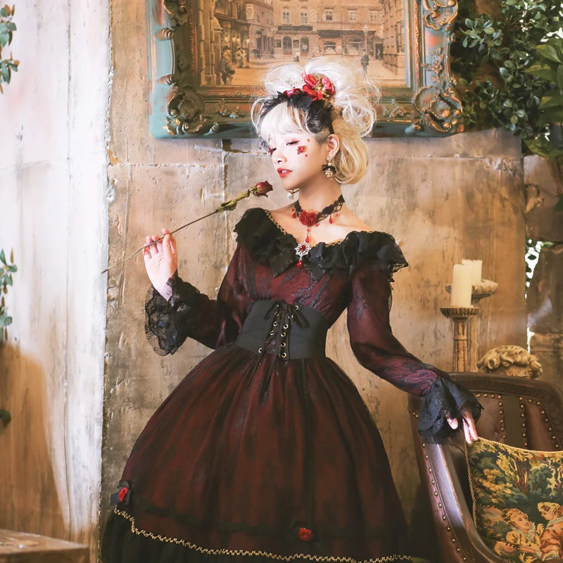 Кружевное готическое платье с длинными рукавами и открытыми плечами от Miss Point |