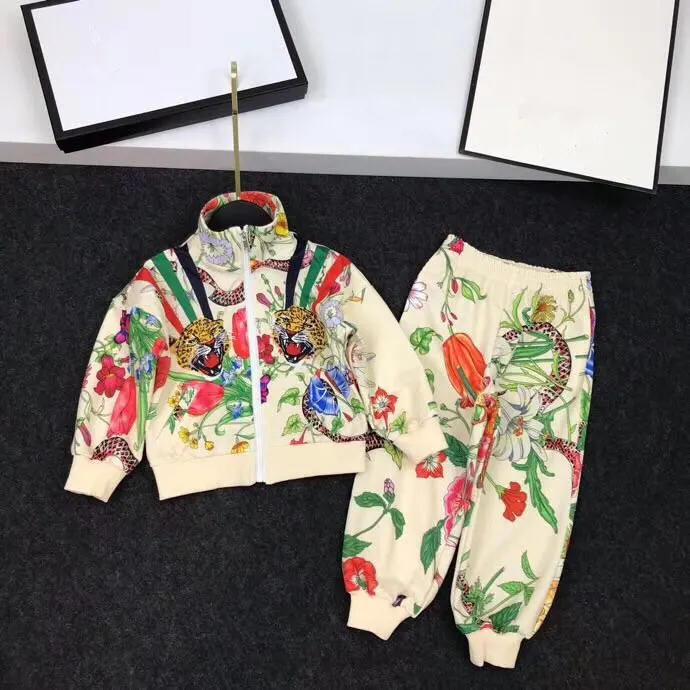 

New autumn/winter 2019 models for boys and girls in Europe and America Print coat long sleeves trousers parent-child suit