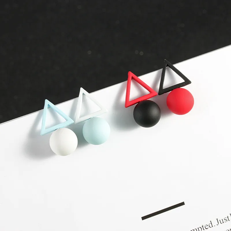 

Fashion Triangle Asymmetric Triangle Pearl Stud Earrings for Women Ball Hollow Elegant Candy Color Earrings Jewelry Gift
