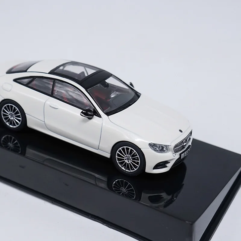 Оригинальная коробка 1:43 E300 сплавочная модель автомобиля статические металлические модели автомобилей для Коллекционные вещи подарок