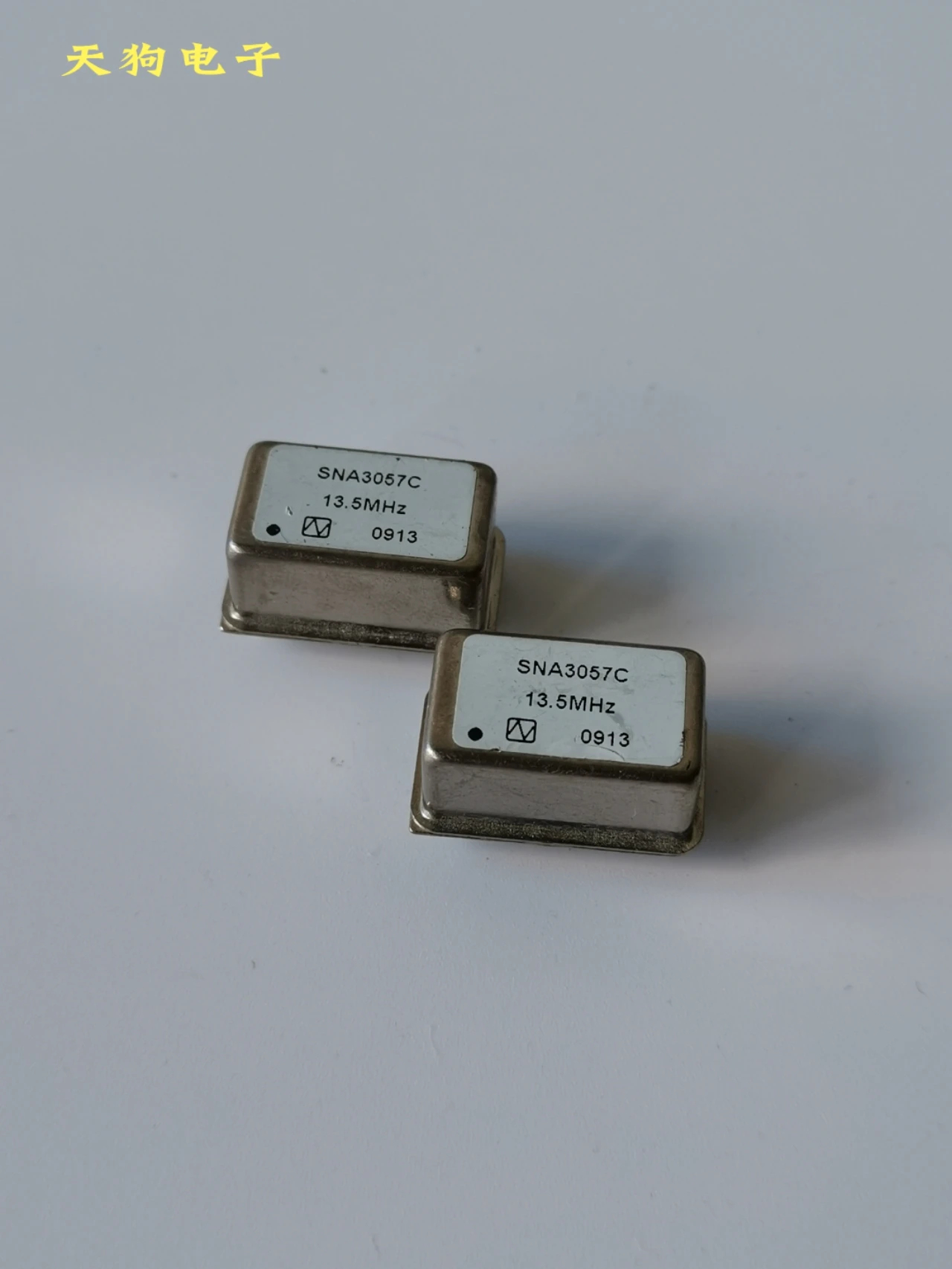 SNA3057C 13 5 МГц OCXO постоянного Температура Кварцевый резонатор демонтаж детали |
