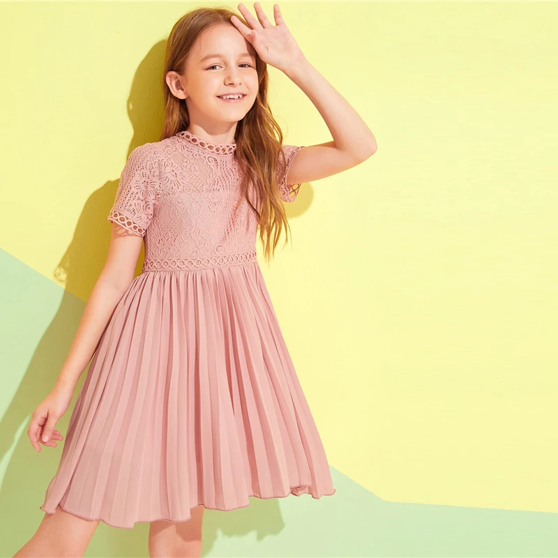 SHEIN Kiddie/красное платье в горошек с рюшами и открытыми плечами для девочек г. летнее расклешенное платье до колена с короткими рукавами для отдыха в стиле бохо