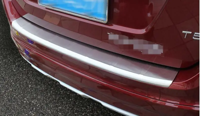 Для VOLVO XC60 2009- внешняя защитная накладка на ступеньку заднего бампера 1 шт
