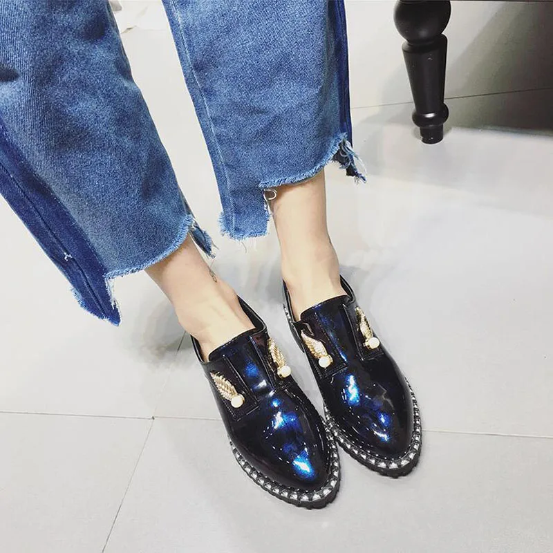 blue 35-40) брендовые лоферы; оксфорды в британском стиле; обувь с перфорацией типа «броги»; женские весенние модные туфли из лакированной кожи с заклепками на платформе; женская обувь на плоской подошве; T-86-17 - Цвет: blue