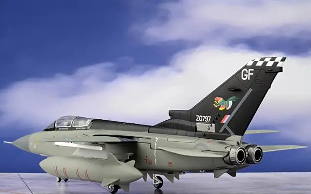 Британский PANAVIA TORNADO F3 ZG797 1/72 литье под давлением модель самолета AV72