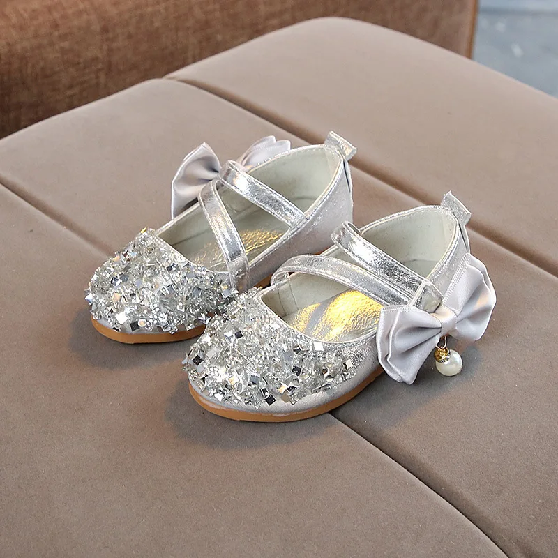 Детская танцевальная обувь с бантом и блестками; модная кожаная обувь для маленьких девочек; коллекция года; вечерние туфли принцессы; детская обувь; От 1 до 6 лет - Цвет: silver
