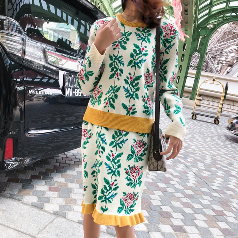 Luxury Brand Designer 2 Piece Set Contrast Floral Jacquard Button Knitted Sweater and Ruffled Skirt Wool Blend Set  C-496