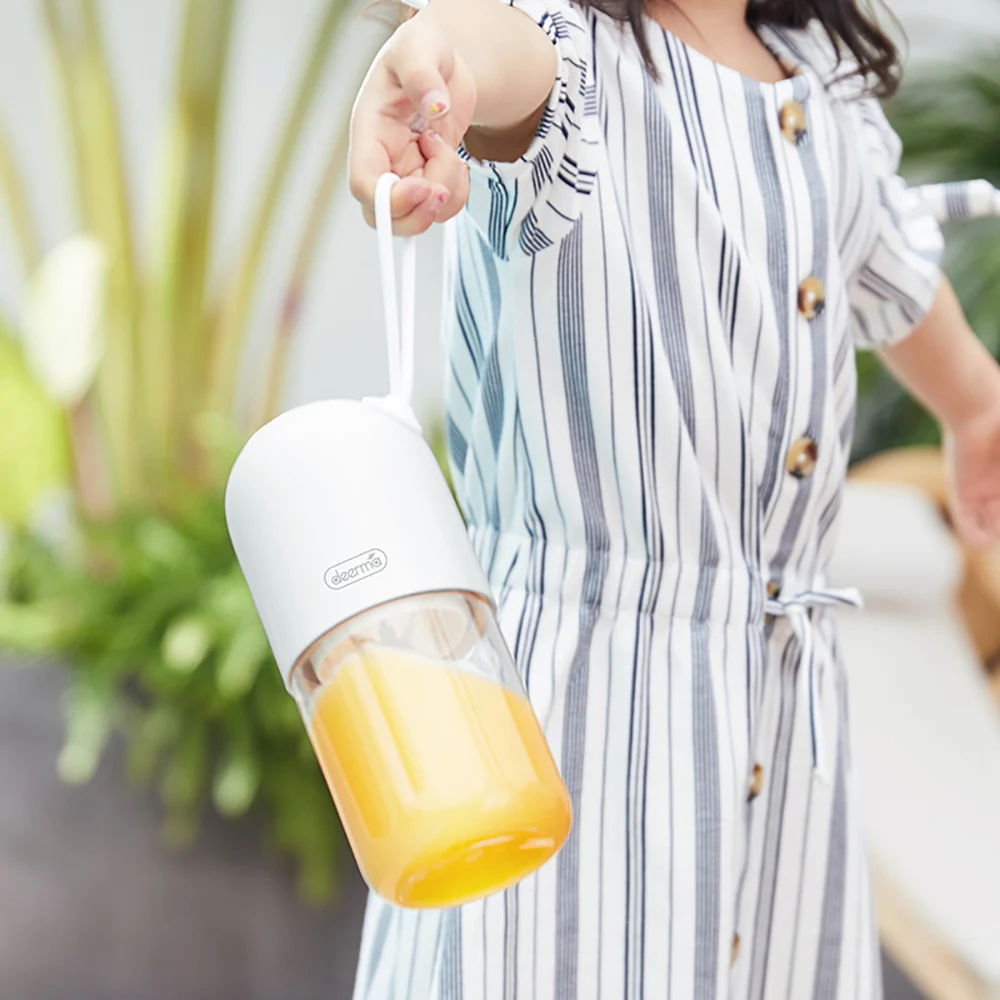 

300ml Portable Juicer Mini Capsule Shape Electric Fruit Juice Cup With Brush USB Rechargable Mixer Water Bottle