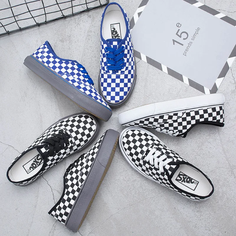 

New Couple Sandals Edition Black And White Canvas Shoes Female Student Flat Joker Lattice Boom Skateboarding 2019 Promotion