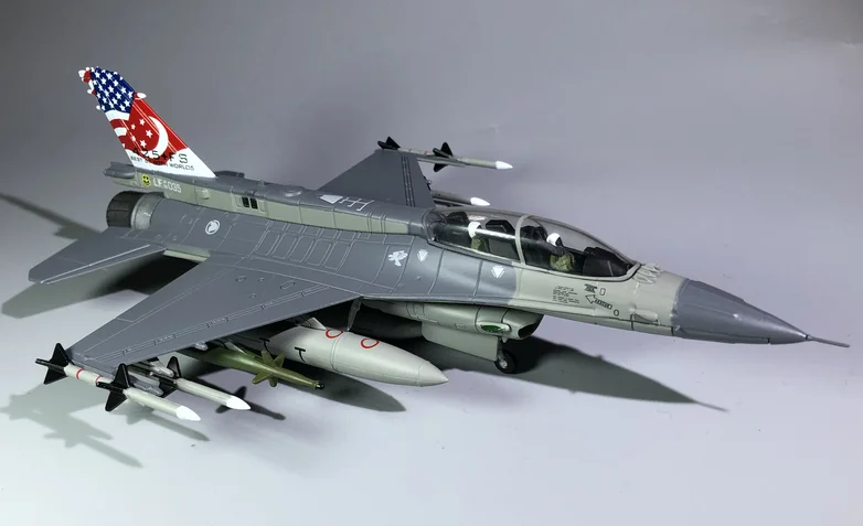 Амер Com Сингапур ВВС F-16 боев Сокол D блок-52 1/72 литье под давлением модель