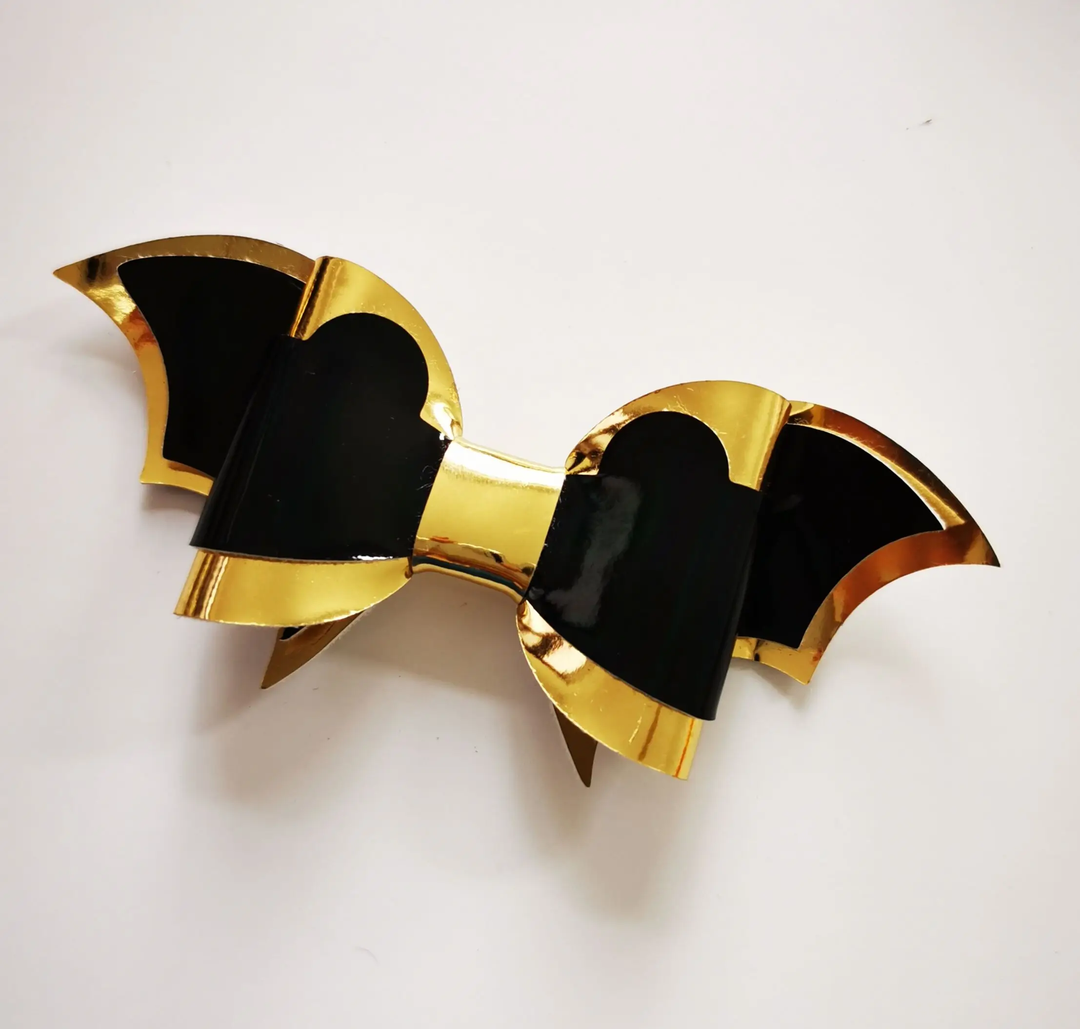 

Вырезанный бант на Хэллоуин, брикет крыльев летучей мыши