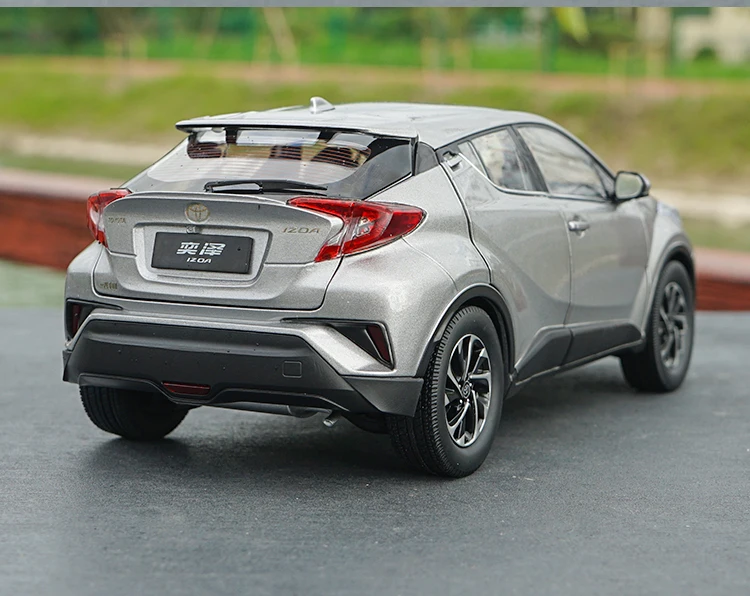 1:18 Toyota IZOA литая под давлением Модель автомобиля игрушки Металлическая Модель автомобиля оригинальная коробка