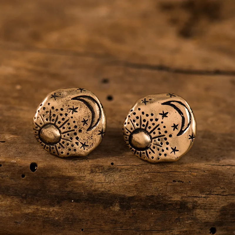 

Vintage Tiny Small Stud Earrings Carving Sun Star Moon Pattern Irregular Round Earrings Minimalist Doodle Stud Earring Jewelry