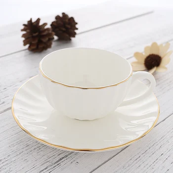 

Vintage White Porcelain Tea Cup Celadon Gold Saucer Tea Set British Pottery Coffee Cup Zestaw Kawowy Royal Classic Bone China E5