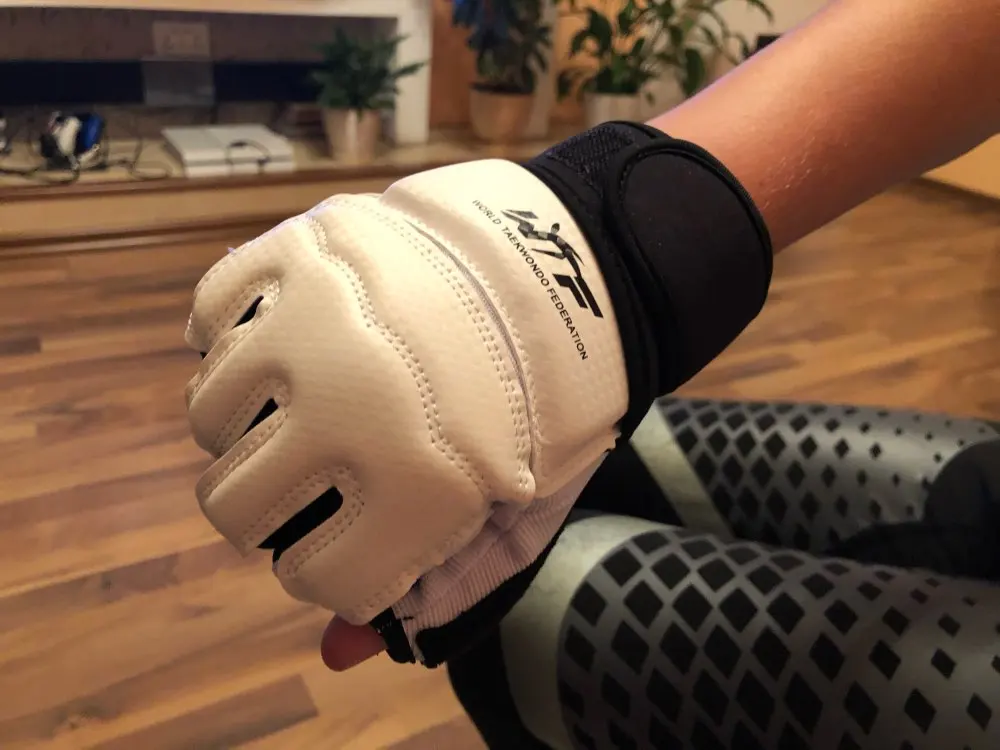 SINOBUDO WTF long tape Taekwondo Gloves Training Boxing Gloves Foot Guard Ankel Support One Set Foot and Gloves Protector SINOBUDO WTF long tape Taekwondo Gloves Training Boxing Gloves Foot Guard Ankel Support One Set Foot and Gloves Protector