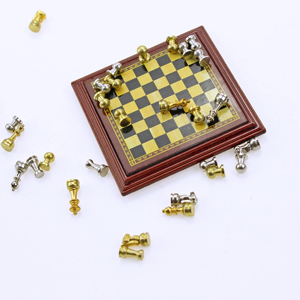 DOLLS HOUSE 1/12th SCALE QUALITY CHESS SET AND BOARD 