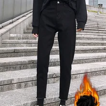 FINEWORDS черные бархатные Утепленные зимние джинсы, корейские теплые Джинсы бойфренда с флисом, Свободные повседневные хлопковые джинсы с высокой талией