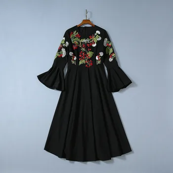 

Autumn 2019 new European and American women's wear The horn sleeve Heavy embroidery fashion Black dress