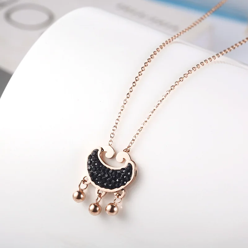 Factory Direct Selling New Style Jewelry Crescent Pendant Necklace Girl'S Titanium Steel Ornament Clavicle Necklace Currently Av