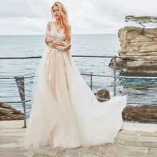 Свадебные платья цвета шампанского трапециевидной формы с v-образным вырезом и длинными рукавами, кружевные аппликации, свадебные платья со шлейфом и пуговицами