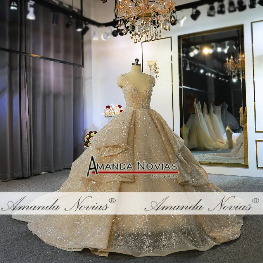 Роскошное свадебное платье цвета шампанского с длинным шлейфом настоящая фотография работы