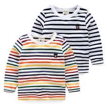 Camiseta de manga larga para bebé, ropa informal ajustada de gran tamaño con estampado de oso a rayas, moda coreana, color blanco y negro, novedad de Primavera de 2022