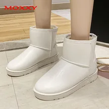 Новинка года; роскошные женские кожаные водонепроницаемые зимние сапоги; женские удобные сапоги на меху с круглым носком без застежки на плоской подошве; Цвет черный, белый