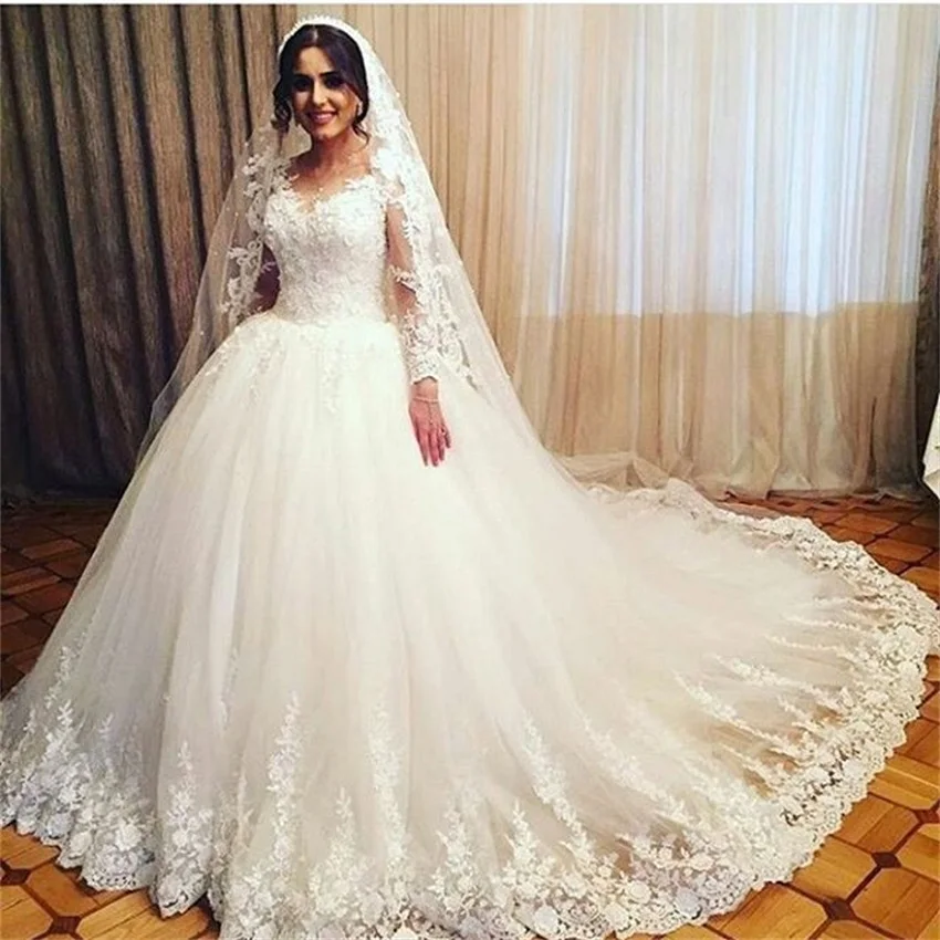 

2020 Generous Lace Long Sleeves Ball Gown Wedding Dress Appliqued Bodice Court Train Tulle Bridal Gowns Plus Size Custom Made