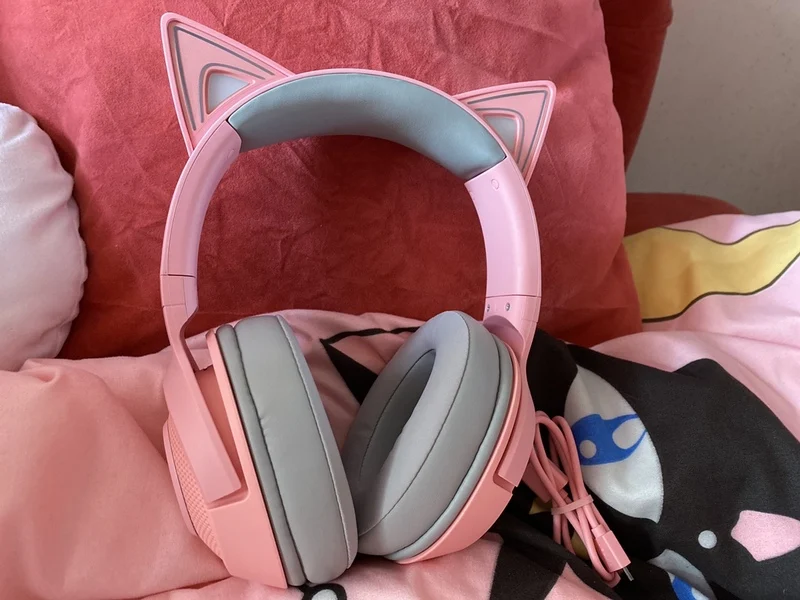 Newest Razer KRAKEN BT Kitty edition 