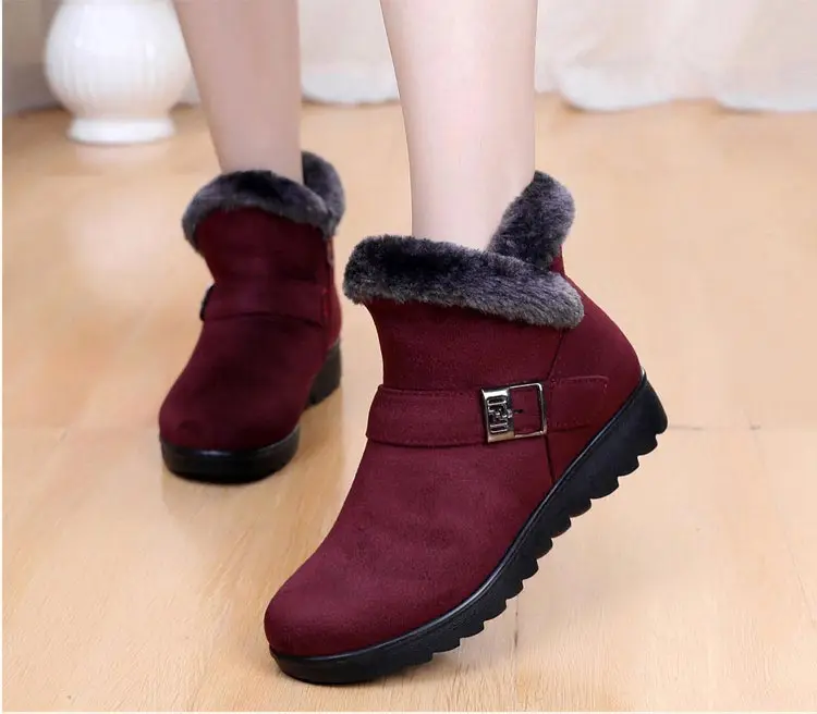 Winter Snow Boots Women 2021 Thick Plush Warm Ankle Boots Women Zipper Soft Comfortable Outdoor Ankle Boots Mother Cotton Shoes