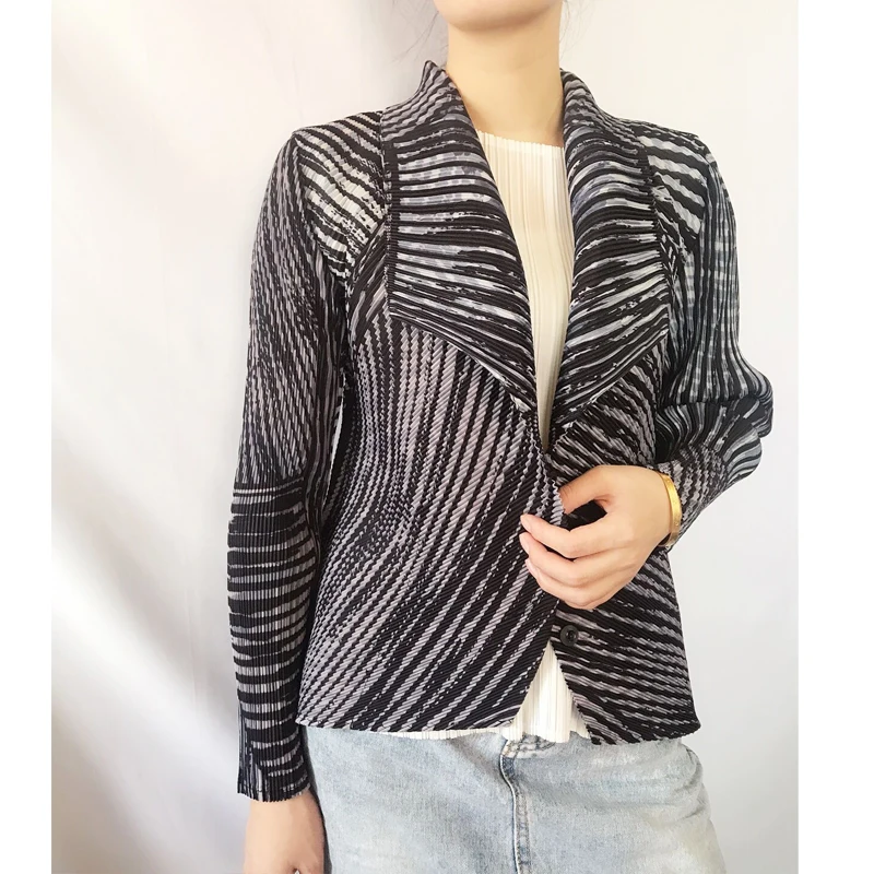 Changpleat Осенняя Новая женская куртка с принтом пальто Miyak плиссированные модные длинные рукава большая эластичная тонкая верхняя одежда кардиган пальто