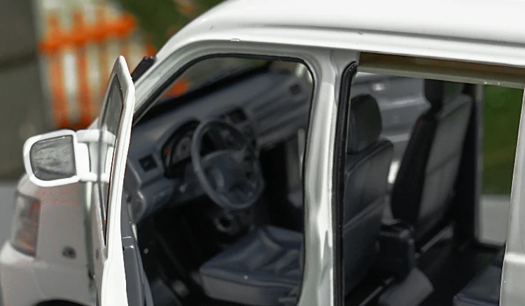 Завод 2009 Changan S460 1:18 Шкала литья под давлением белый фургон модель белый с небольшим подарком