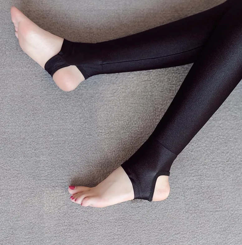 Step on the foot Сделать большой ярдов Овцы верблюжьей шерсти, сделать блеск эластичные лосины Брюки с бархатом утолщение со штрипками культивировать один morali - Цвет: Step on the foot