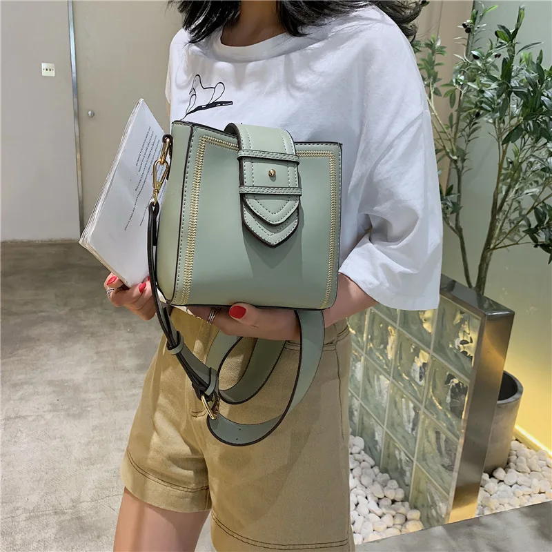 

2008 New Han Fugu Small Square Pack with Texture Wide Shoulder Belt Single Shoulder and Oblique Drop