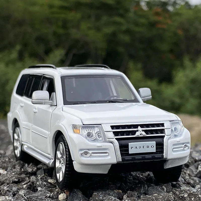 1:32 Mitsubishis PAJERO SUV Alloy Car Model Diecasts Metal Toy Off-road Vehicles Car Model Collectible Simulation Childrens Gift 3
