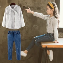 Повседневная одежда для маленьких девочек хлопковые рубашки с длинными рукавами и бантом+ джинсы с дырками комплекты из 2 предметов для девочек модная детская одежда школьные платья