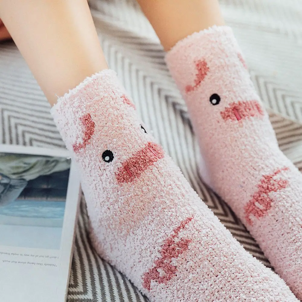 Schöne Cartoon-Tiere im Herbst und Winter, Katze, Schwein, Panda, Schlafsocken, Heim-Bodensocken, Plüsch, verdickte warme Mittelrohrsocken – Detail 2