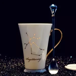 12 созвездий креативные керамические чашки с крышкой Ложка костяного фарфора кружка офисная чайная чашка молочная чашка кофейная чашка кофейные чашки кружки - Цвет: Sagittarius
