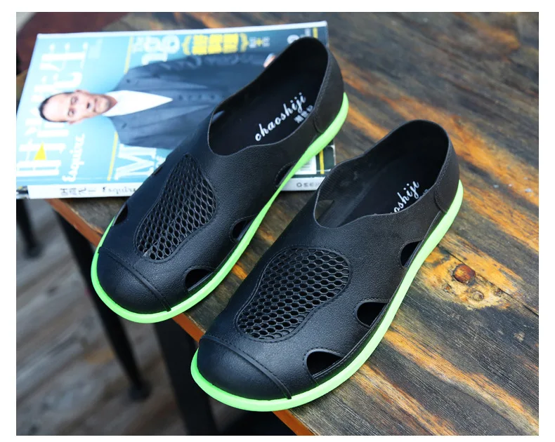 Hottest Soft Jelly Cool Hollow-out Comfortable Sandals Beach Flat slippers Men Slippers Hollow Out Breathable Beach Casual Shoes