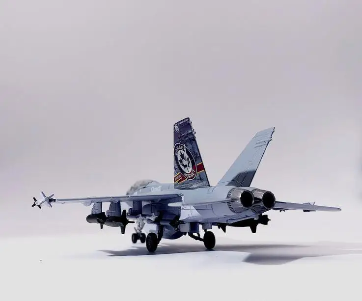 FLOZ Канада F/A-18 F-18B 1/100 литье под давлением модель самолета